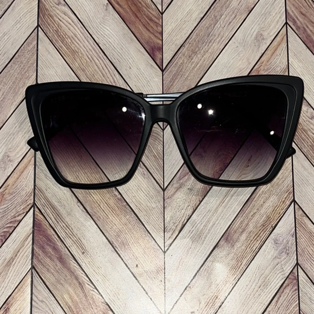 Diff eyewear oversized HEIDI Chic Black Cat-Eye Sunglasses gradient lenses